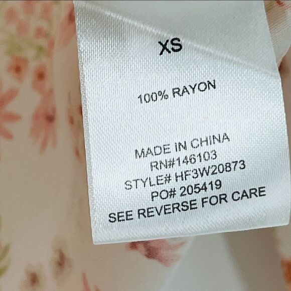 Hippie Rose V-Neck Floral Print Tie-Hem Top Women’s Size XS - Picture 6 of 6